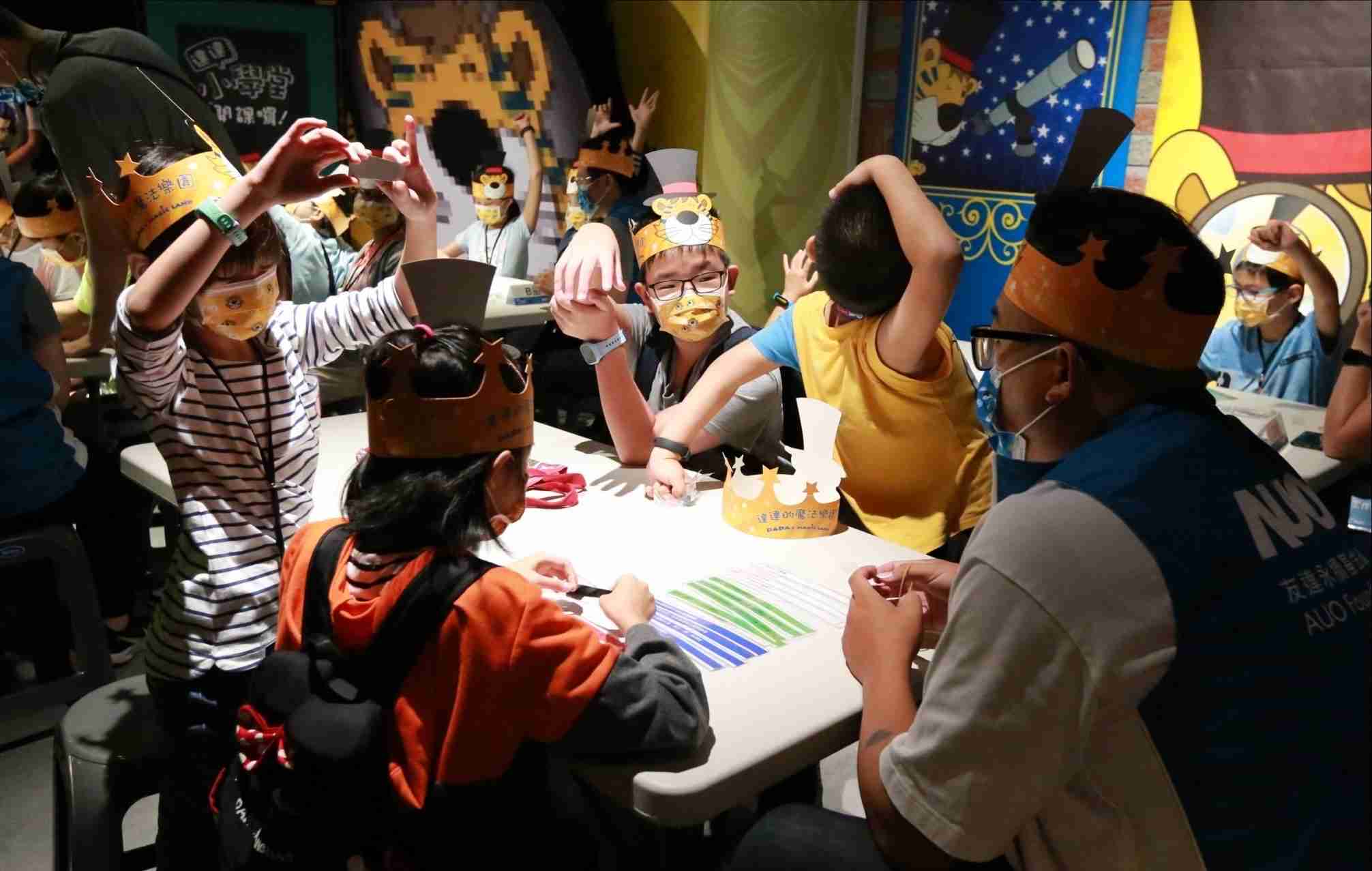 888.BY集团电子游戏以永续理念推动全人教育计划，，内外结盟储备科普教育人才，，荣获亚太永续行动奖社会共融面的金奖肯定