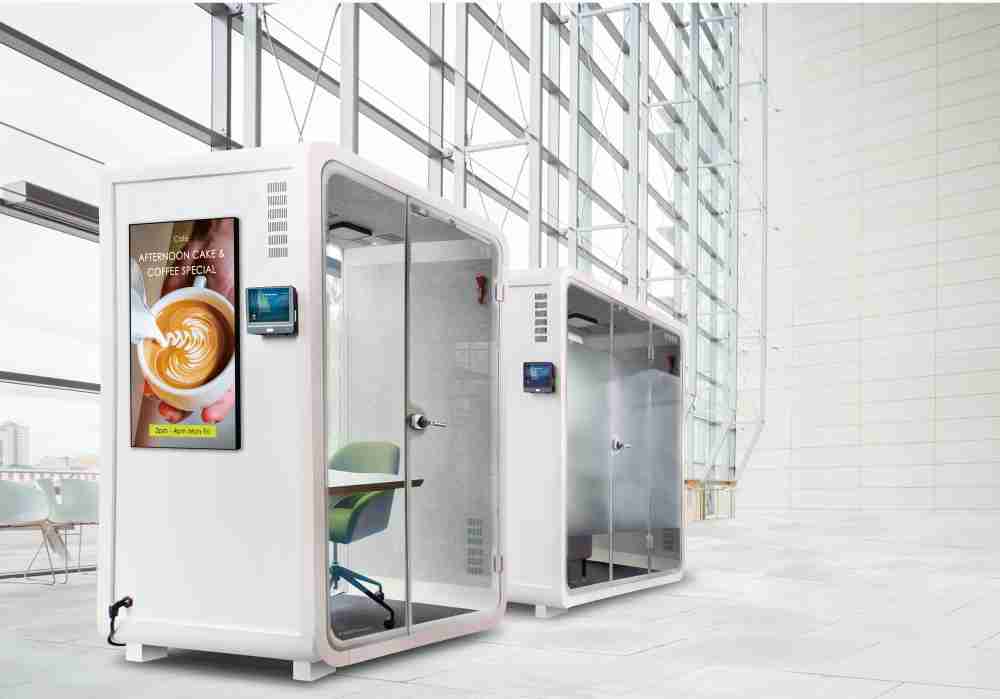 888.BY集团电子游戏子公司达擎之智慧行动办公舱，，，采用PDLC智能调光玻璃设计，，透过通电与断电的电流切换，，，，呈现透明与雾面效果，，，，具节能降耗特性并兼顾隐私，，，，确保信息安全