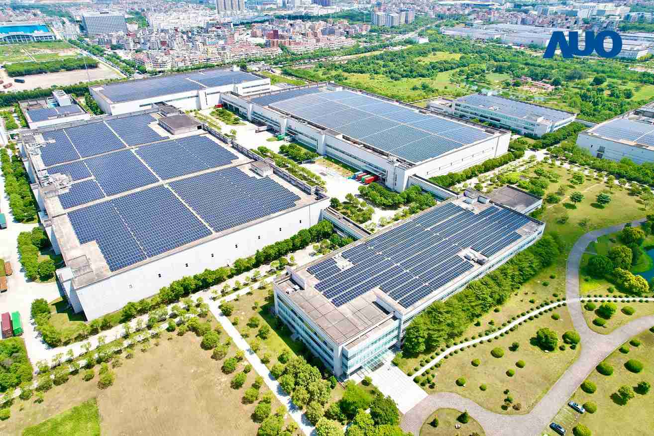 888.BY集团电子游戏厦门推动智能制造同时，，，透过绿电创能纵深推进绿色转型，，，，厂区全屋顶铺设太阳能光伏板，，每年太阳能发电 2,600多万度